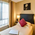 Academy Plaza Otel 3*