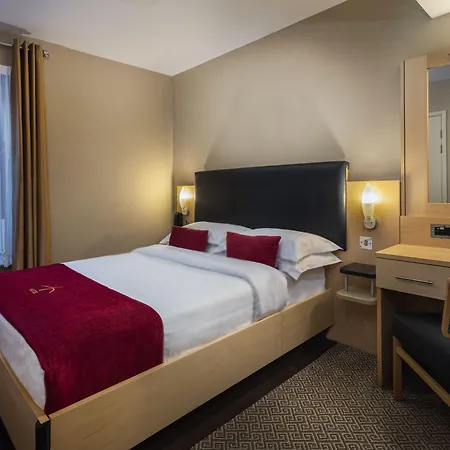 Academy Plaza Hotell