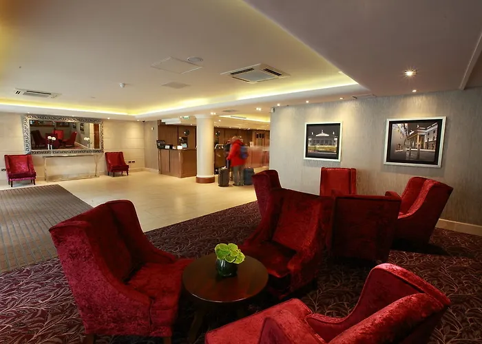 Academy Plaza Hotel 3*