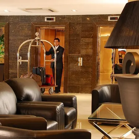 Hotel Academy Plaza 3*