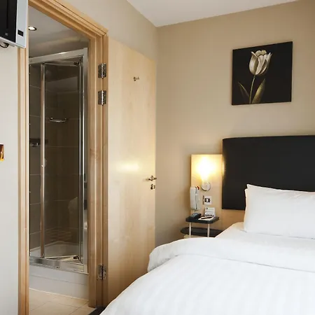 أكاديمي بلازا فندق