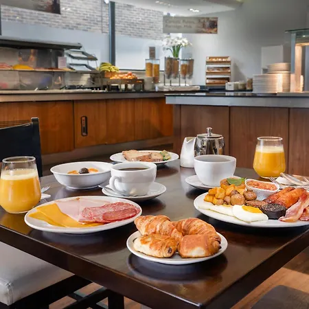 أكاديمي بلازا 3*