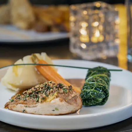 أكاديمي بلازا