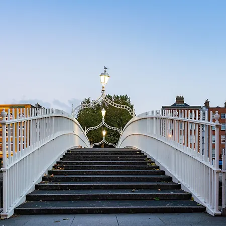 أكاديمي بلازا فندق 3*