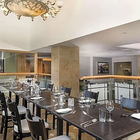 Academy Plaza 3*