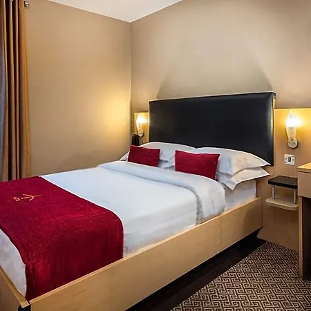 Hotel Academy Plaza 3*