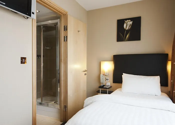 Academy Plaza Szálloda