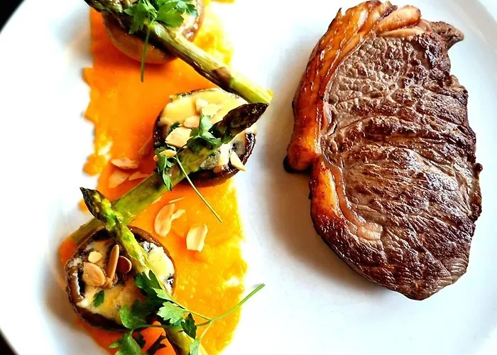 ホテル アカデミー プラザ 3*