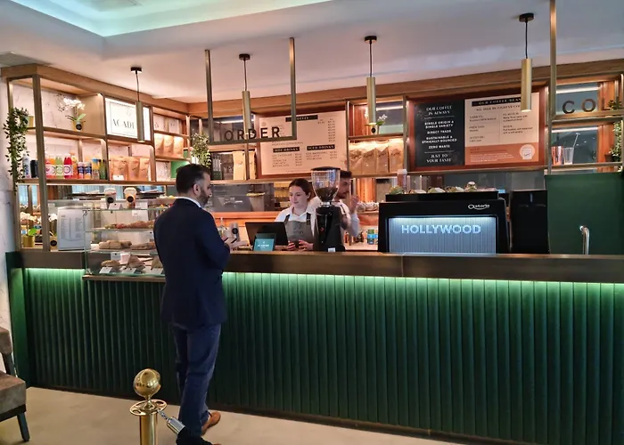 アカデミー プラザ 3*