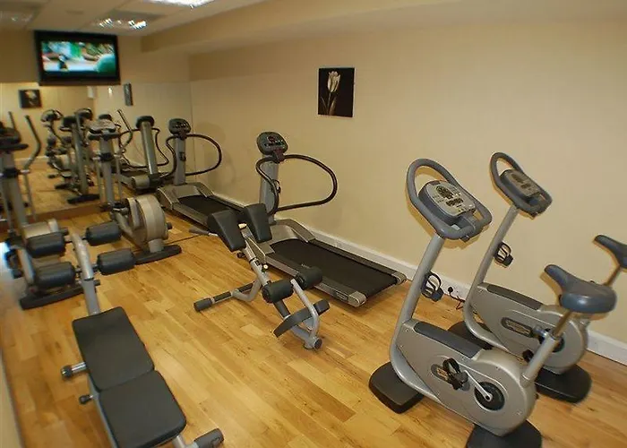 アカデミー プラザ 3*