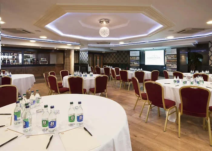 Academy Plaza Szálloda 3*