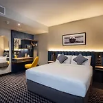 Academy Plaza Hotel 3*